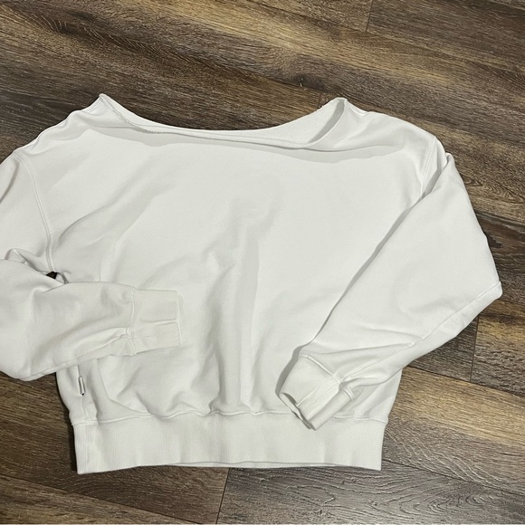 Fabletics Year Round Terry Off
Shoulder Sweatshirt Long Sleeve Top Small - Picture 3 of 12